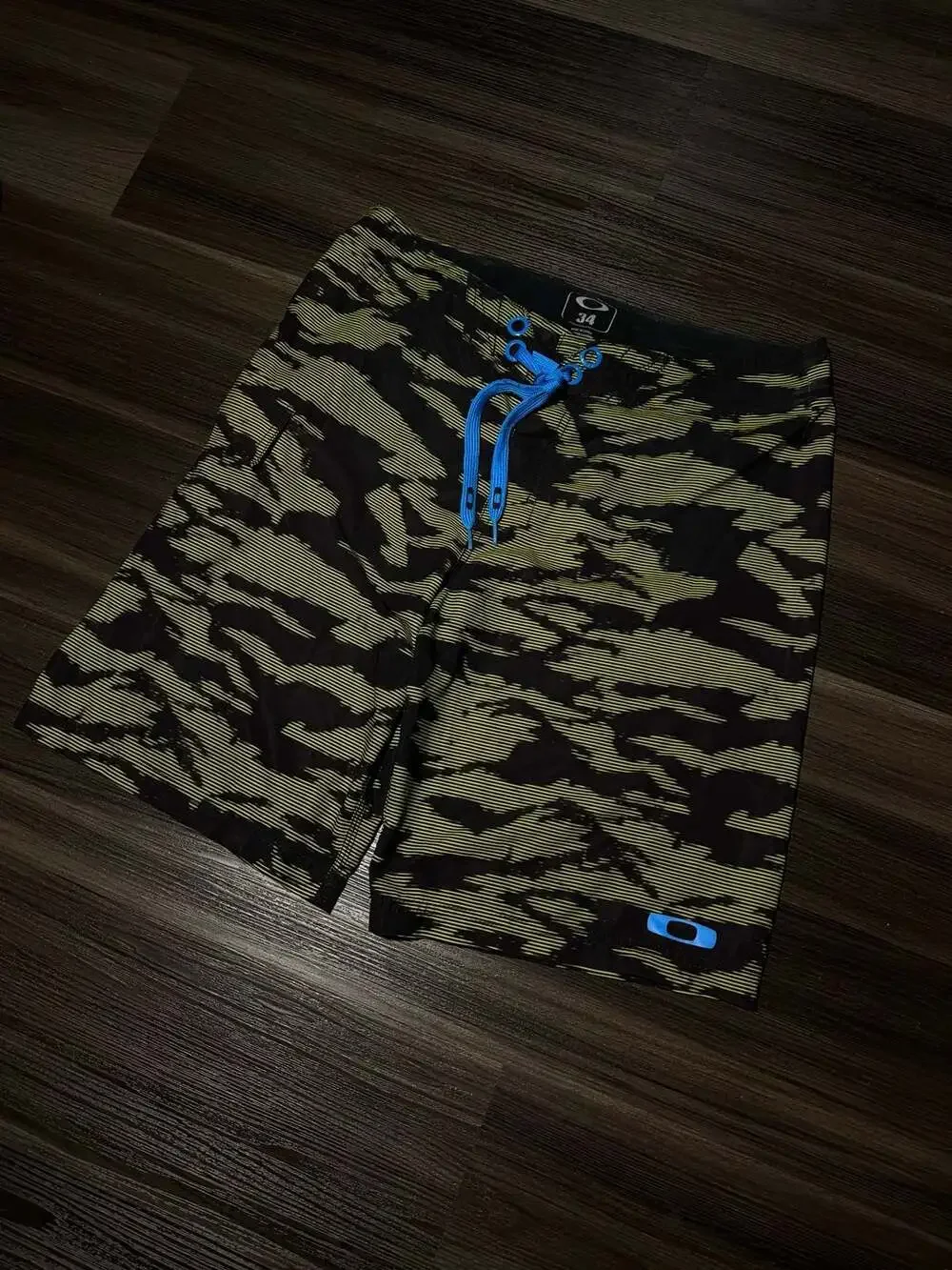Oakley Men's Blitz Camo Boardshorts with Side Pocket - Size 34
